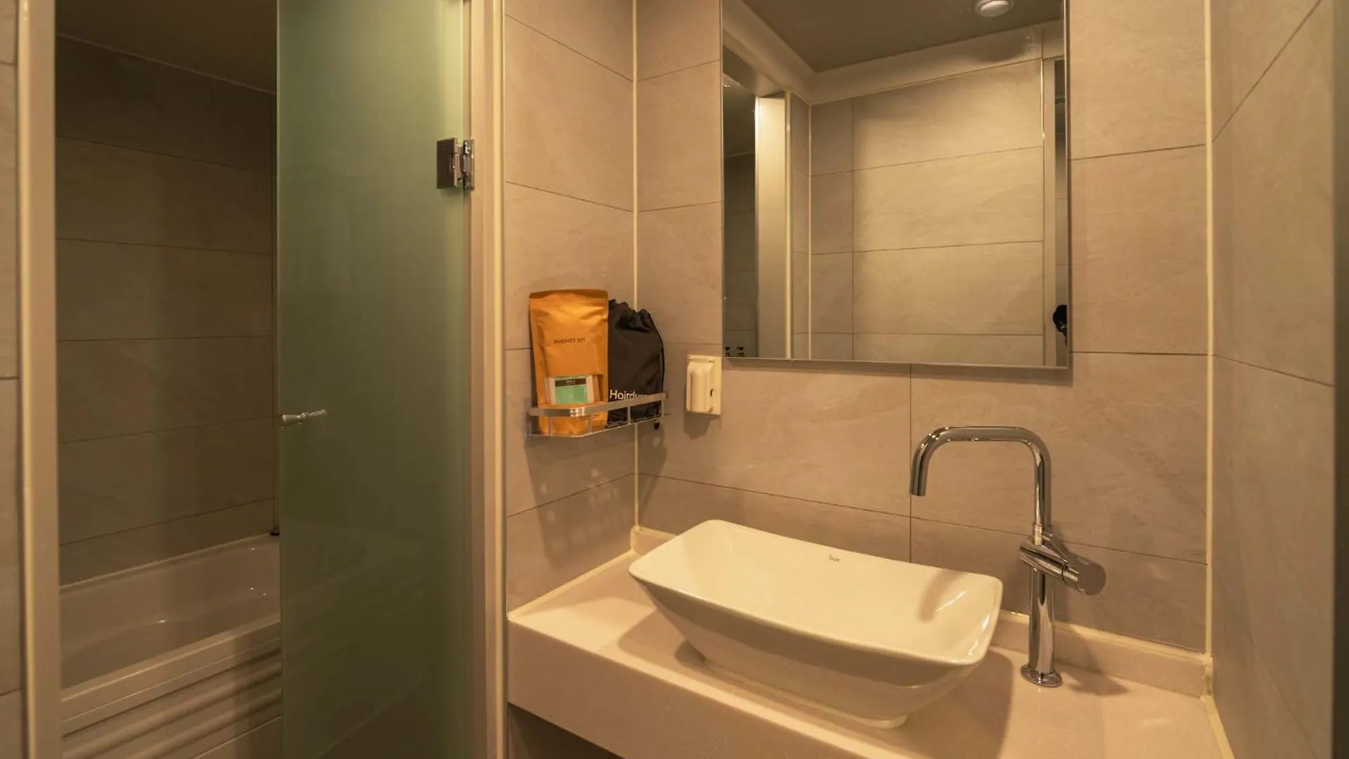 Shinchon Maven Hotel Seul 0*,  Corea del Sud
